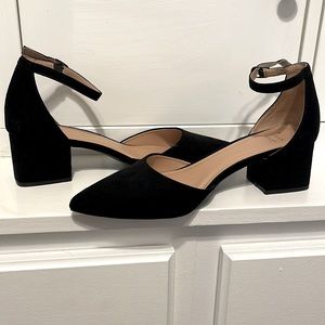 Women’s pointed toe heel
